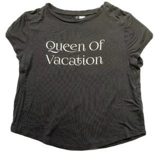 H&M Divided Size M Charcoal Queen Of Vacation Semi Cropped Ultra Soft Tee